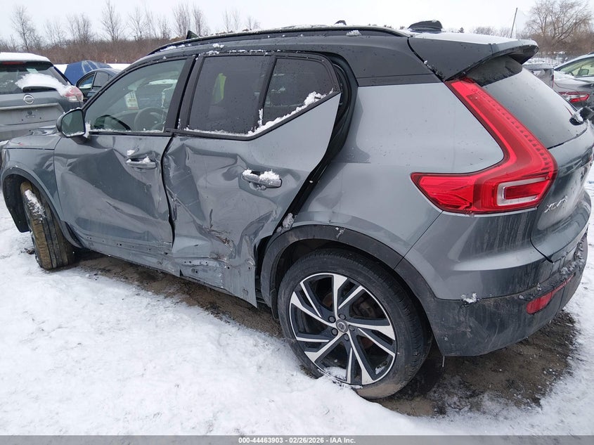2019 Volvo Xc40 T5 Momentum/T5 R-Design