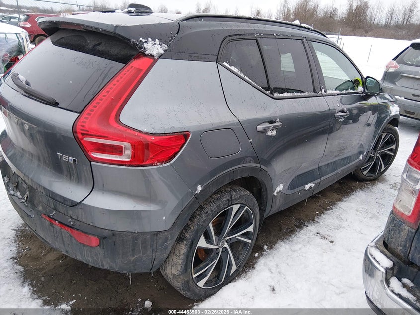 2019 Volvo Xc40 T5 Momentum/T5 R-Design