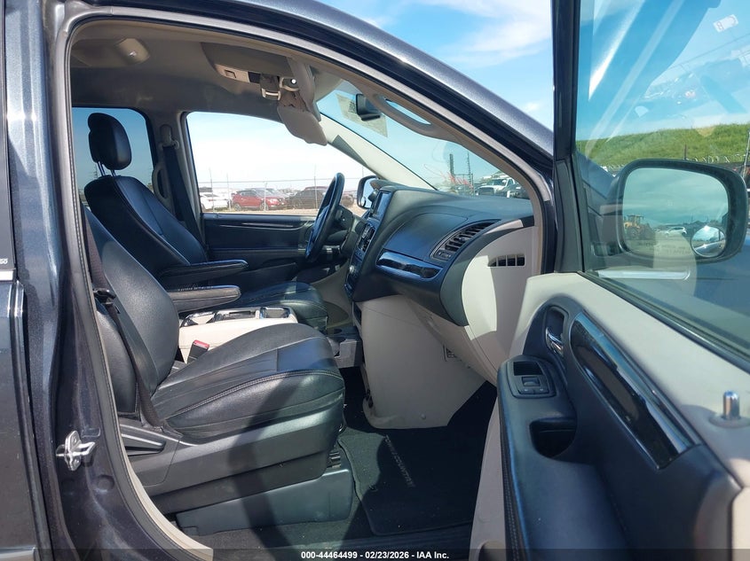 2014 Chrysler Town & Country Touring