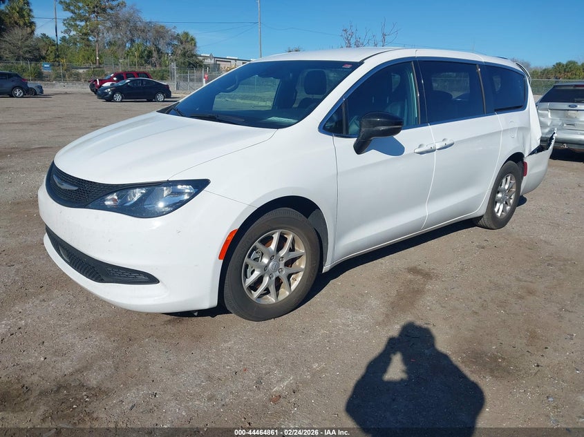Vin: 2c4rc1cg2sr571267, lot: 44961528, chrysler voyager lx 20252