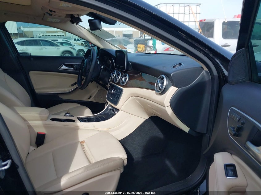 2017 MERCEDES-BENZ GLA 250 auction photo 5