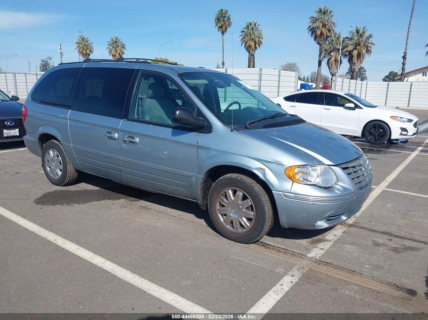 2005 Chrysler Town & Country Limited