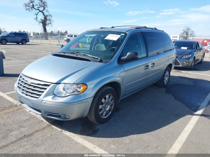 2005 Chrysler Town & Country Limited