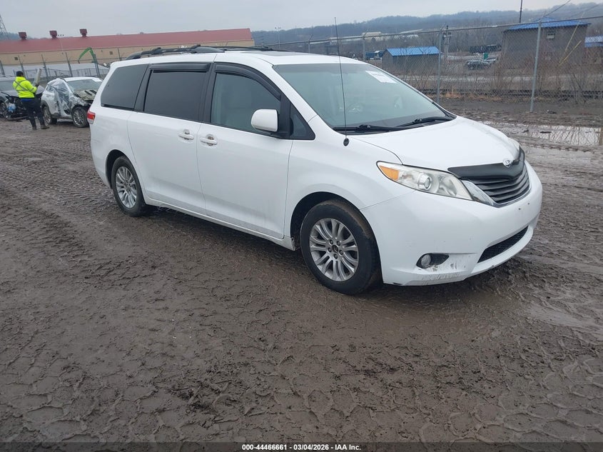 5TDYK3DC0ES472741 2014 Toyota Sienna Xle V6 8 Passenger auction photo 1