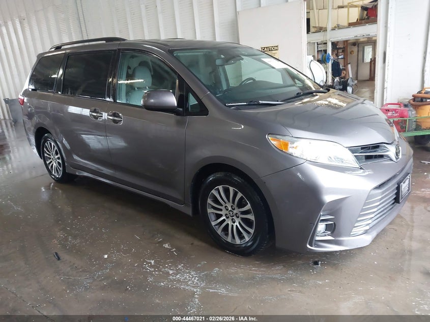2018 Toyota Sienna Xle 8 Passenger