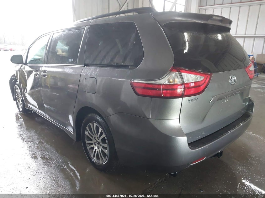 2018 Toyota Sienna Xle 8 Passenger