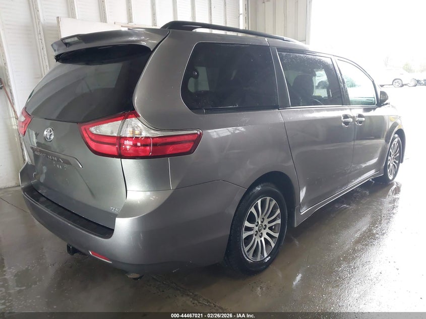 2018 Toyota Sienna Xle 8 Passenger