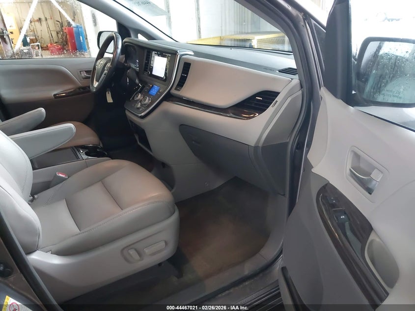 2018 Toyota Sienna Xle 8 Passenger
