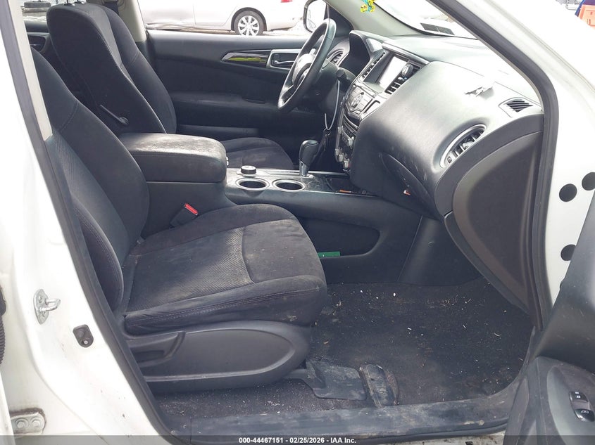 2016 Nissan Pathfinder Sv