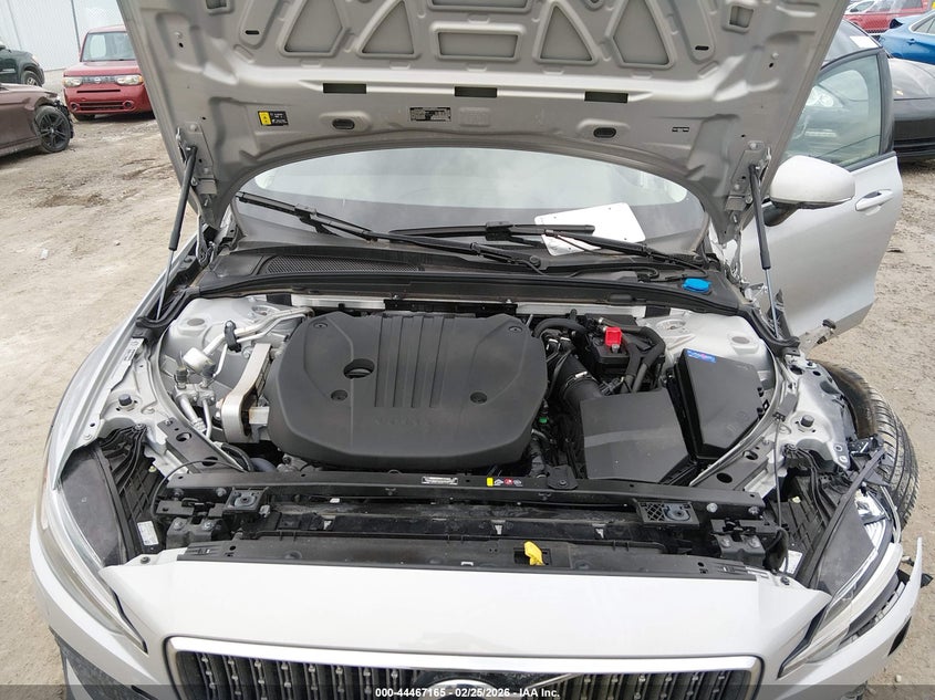 2025 Volvo V60 Cross Country Plus, B5 Awd Gas (Mild Hybrid) VIN: YV4L12WK6S2149595 Lot: 44467165