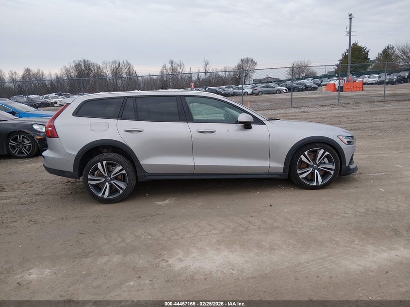 2025 Volvo V60 Cross Country Plus, B5 Awd Gas (Mild Hybrid) VIN: YV4L12WK6S2149595 Lot: 44467165