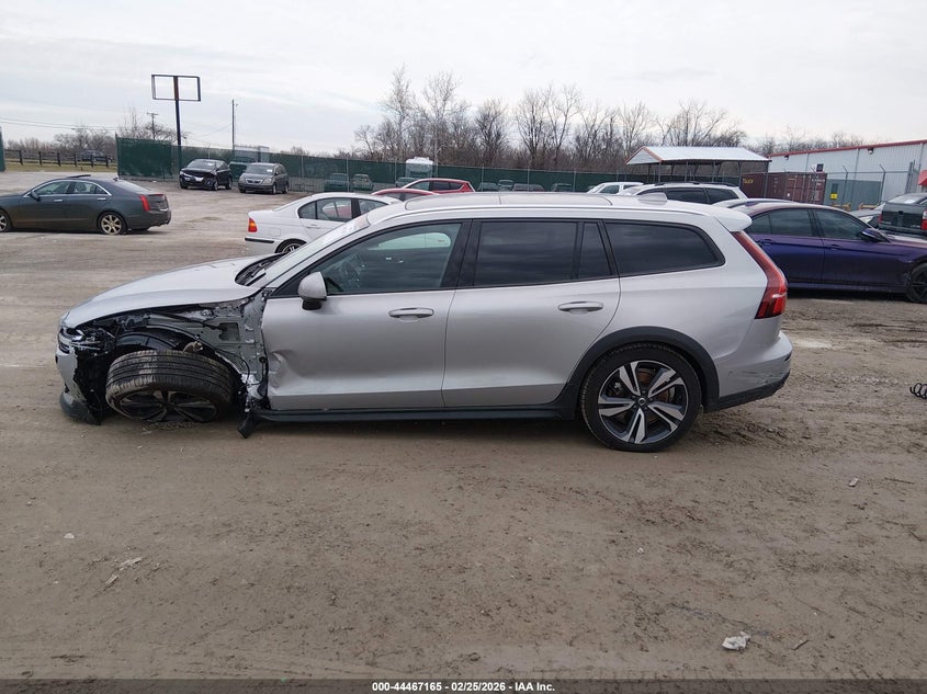 2025 Volvo V60 Cross Country Plus, B5 Awd Gas (Mild Hybrid) VIN: YV4L12WK6S2149595 Lot: 44467165