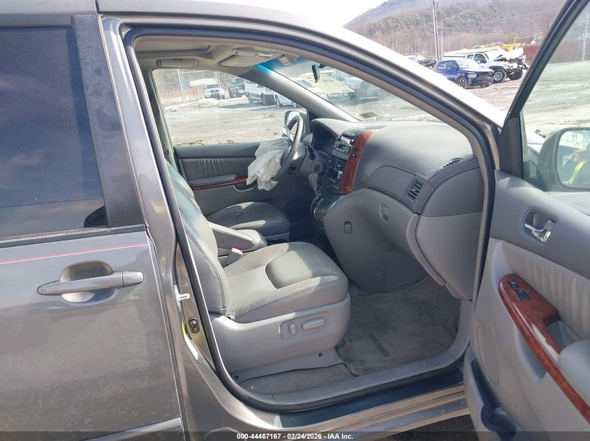 2005 Toyota Sienna Xle