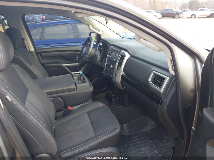 2017 Nissan Titan Sv