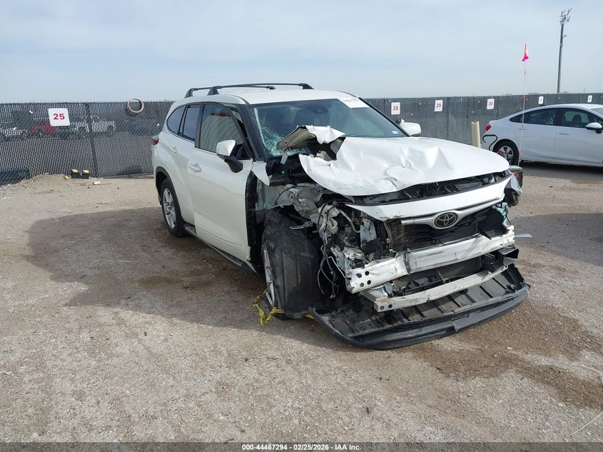 2021 Toyota Highlander Le