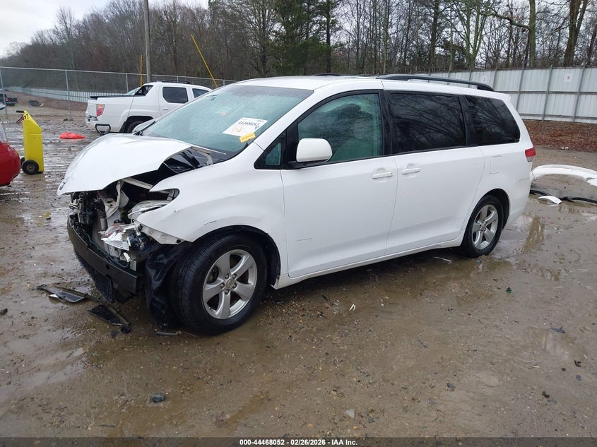 2013 Toyota Sienna Le V6 8 Passenger