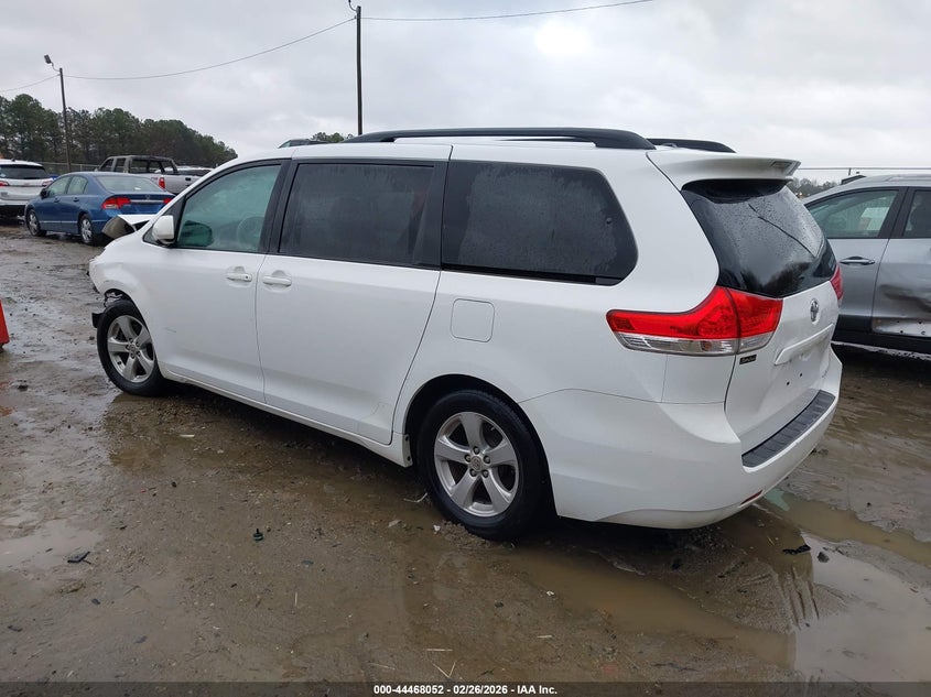 2013 Toyota Sienna Le V6 8 Passenger