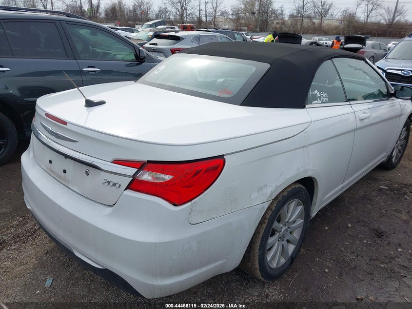 2013 Chrysler 200 Touring