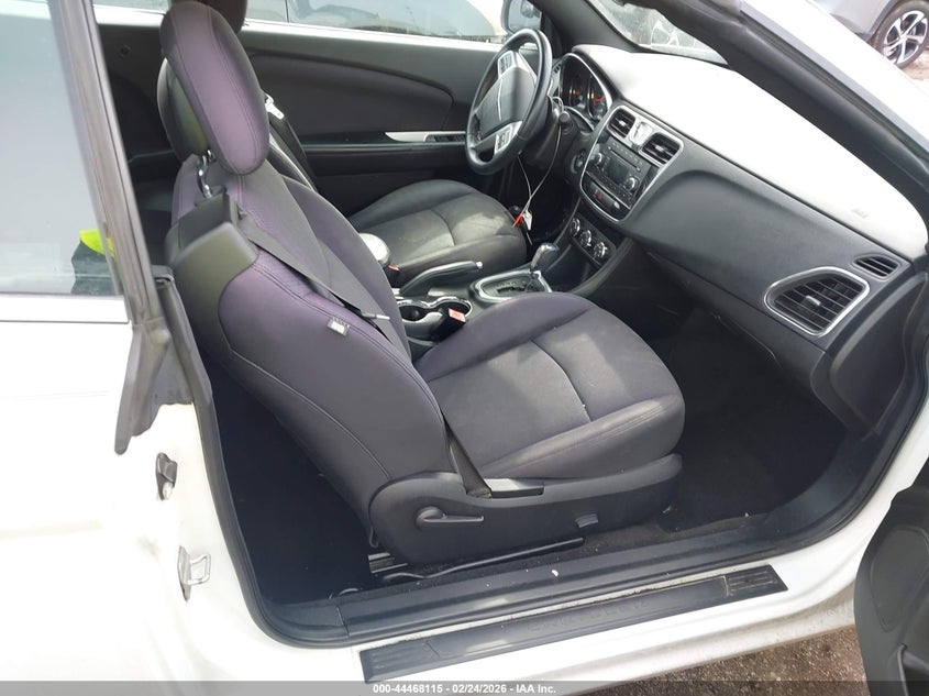 2013 Chrysler 200 Touring