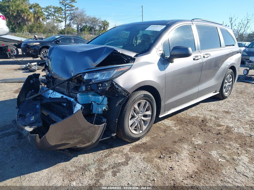 2023 Toyota Sienna Xle