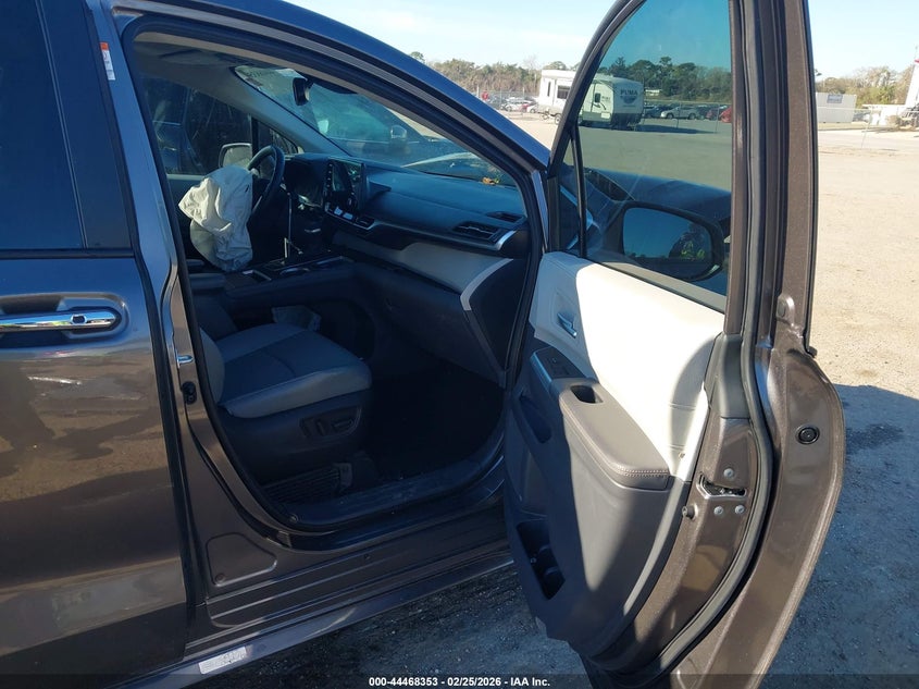 2023 Toyota Sienna Xle