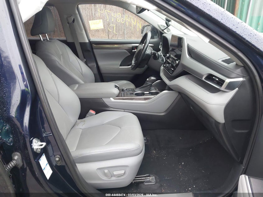 2021 Toyota Highlander Platinum