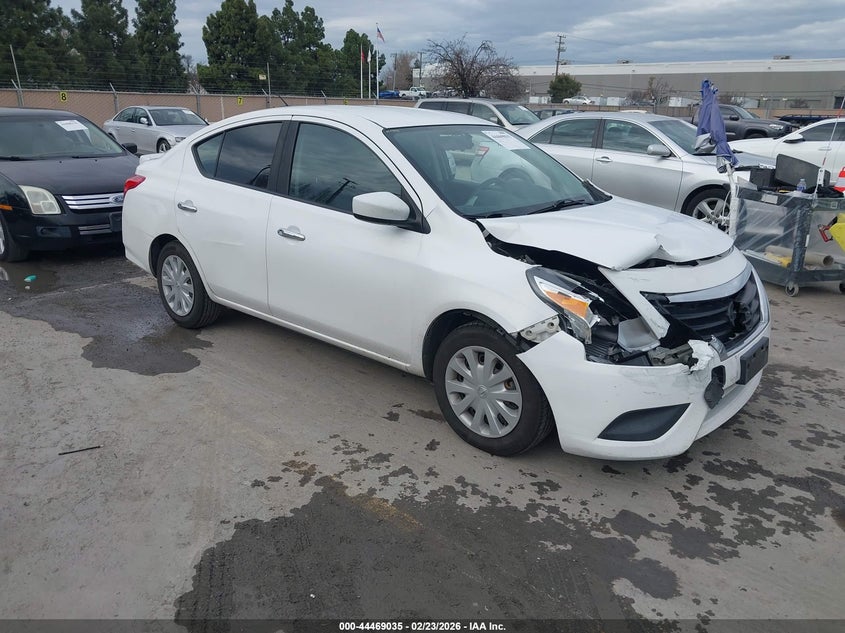 2015 Nissan Versa 1.6 Sv
