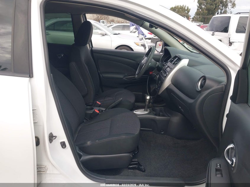 2015 Nissan Versa 1.6 Sv