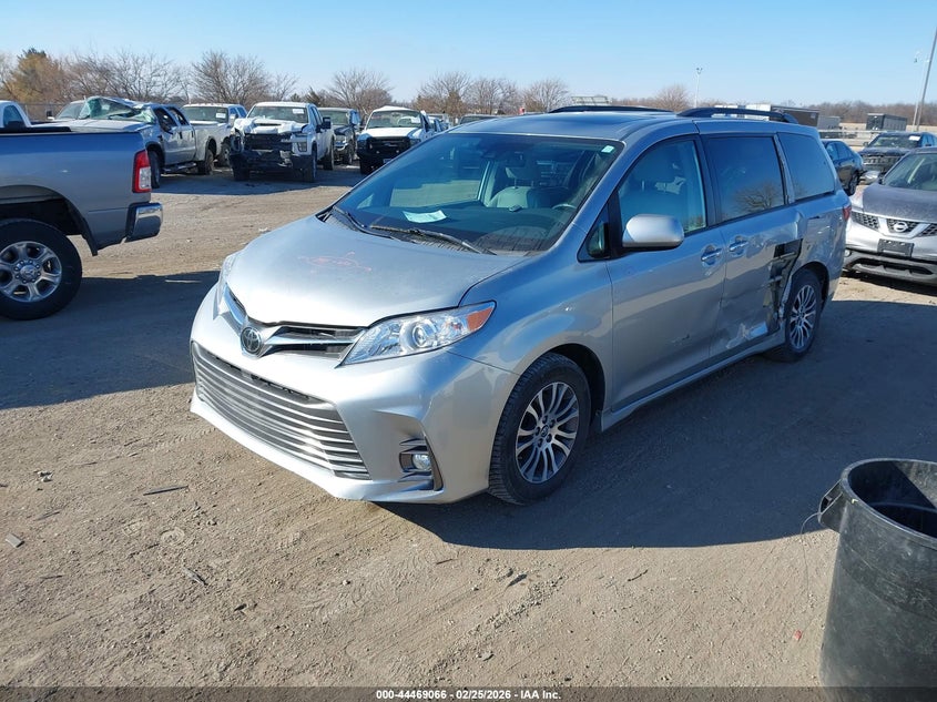 2019 Toyota Sienna Xle 8 Passenger