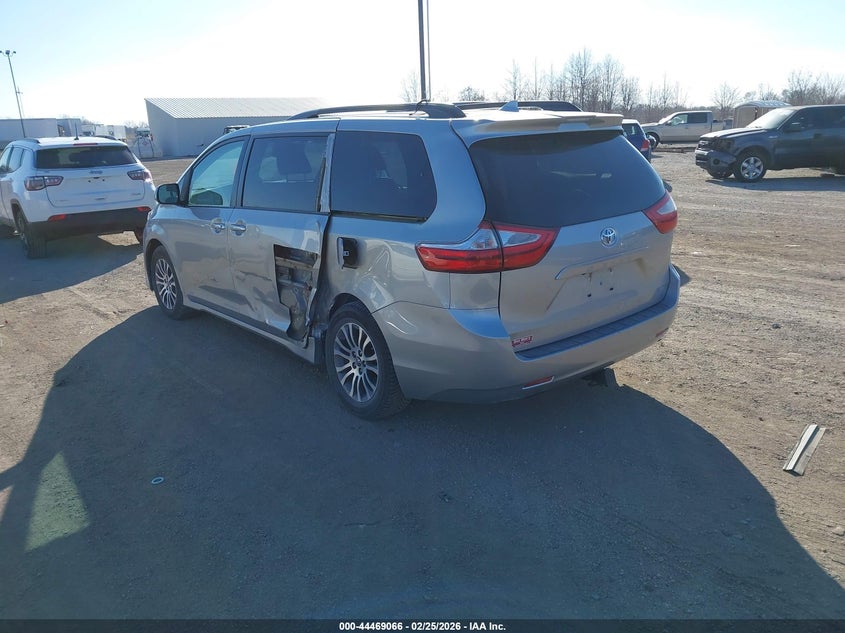 2019 Toyota Sienna Xle 8 Passenger
