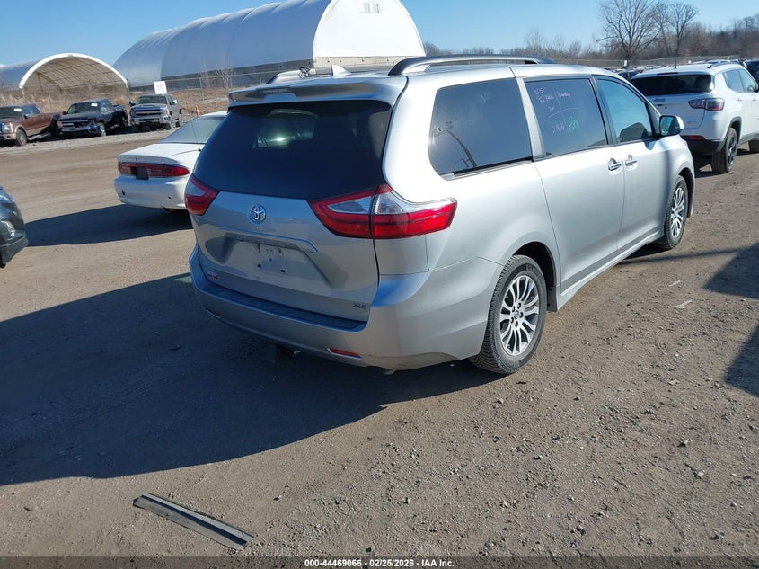 2019 Toyota Sienna Xle 8 Passenger