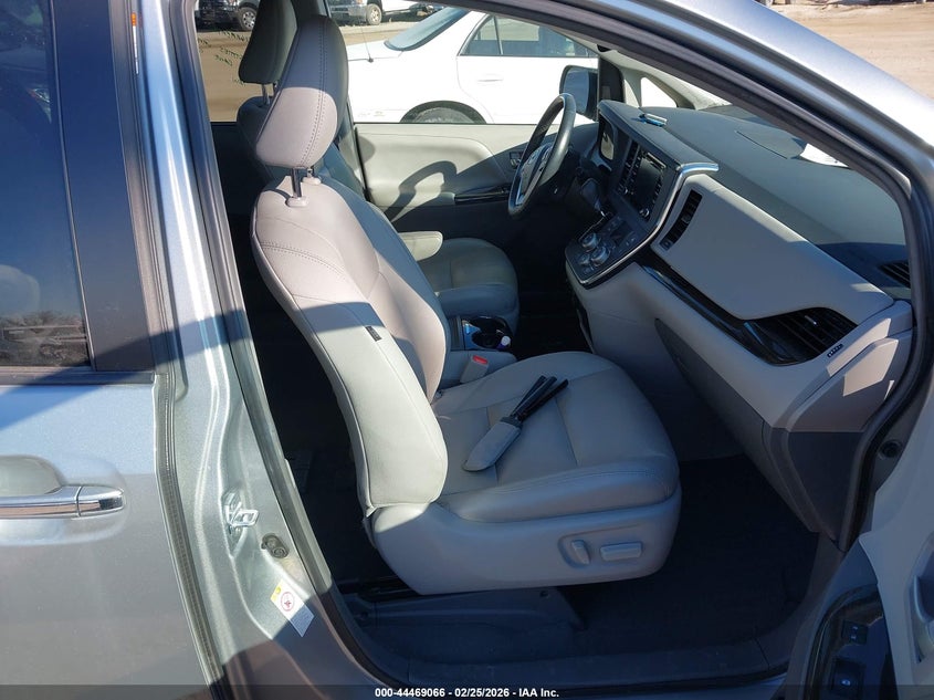 2019 Toyota Sienna Xle 8 Passenger