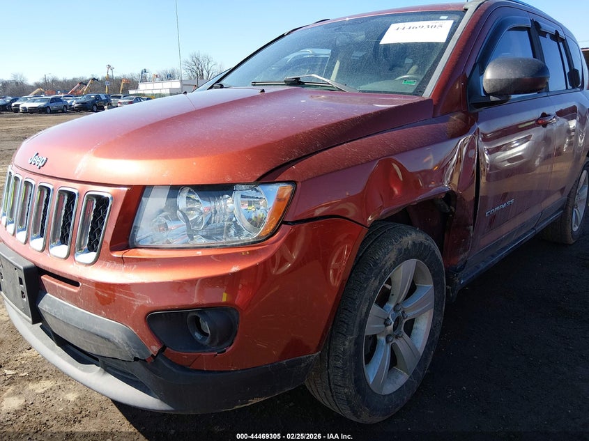 1C4NJDAB8CD595266 2012 Jeep Compass 2.4 Sport/North brown
