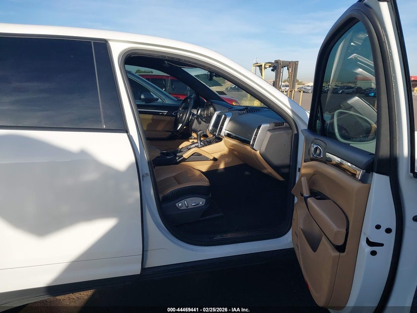 2017 Porsche Cayenne Platinum Edition