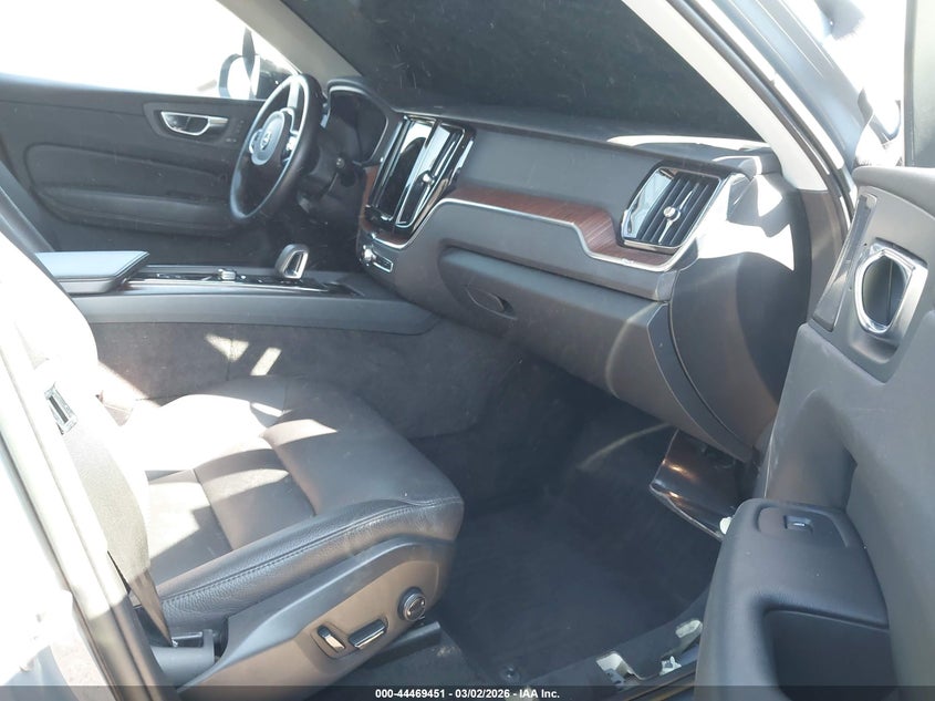 2023 Volvo Xc60 Recharge Plug-In Hybrid T8 Plus Dark Theme