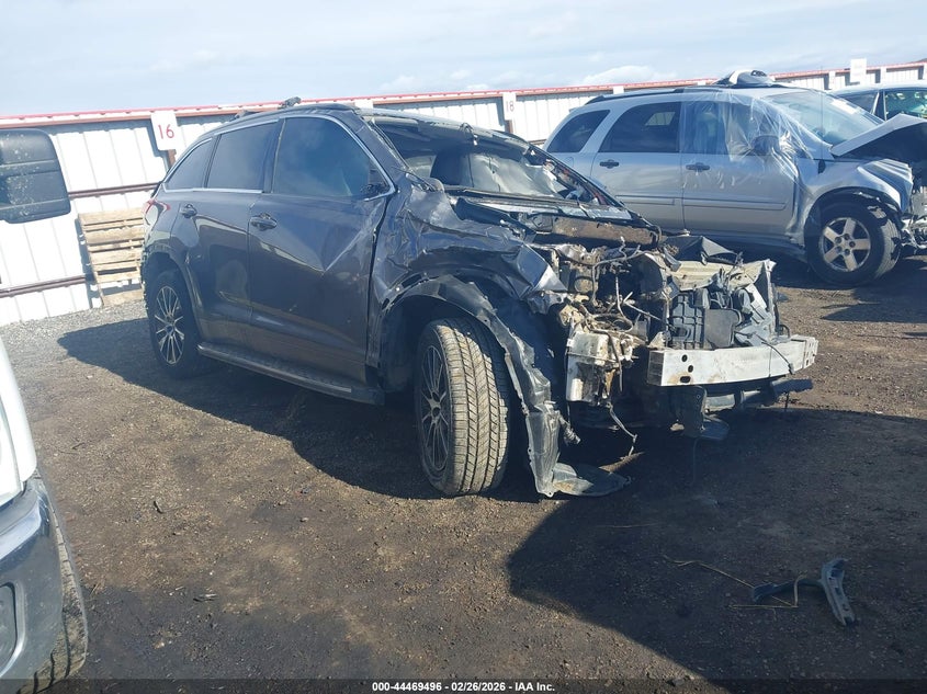 2017 Toyota Highlander Se