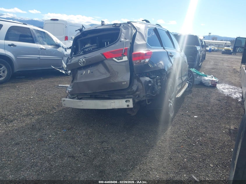 2017 Toyota Highlander Se