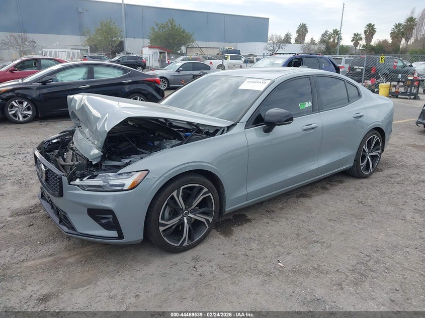 2024 Volvo S60 B5 Plus Dark Theme