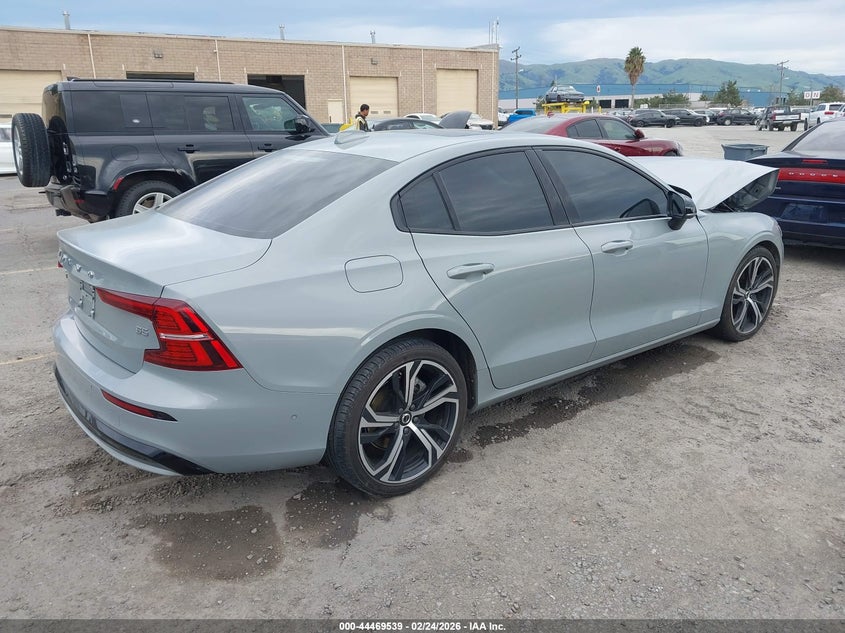 2024 Volvo S60 B5 Plus Dark Theme