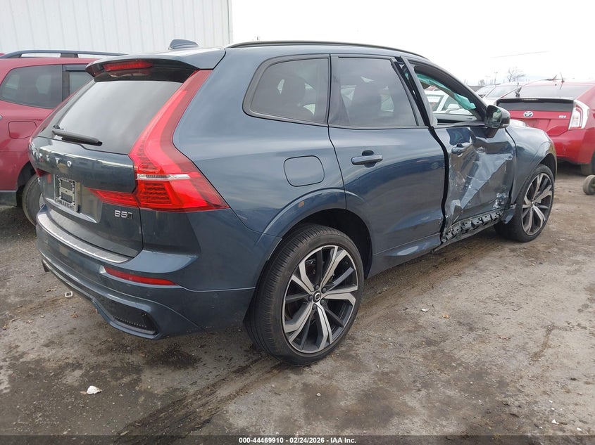 2023 Volvo Xc60 B5 Ultimate Dark Theme