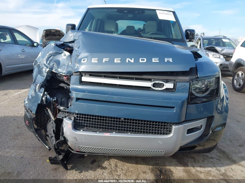 2025 Land Rover Defender 110 P400 S VIN: SALEJ7EU0S2464378 Lot: 44470052