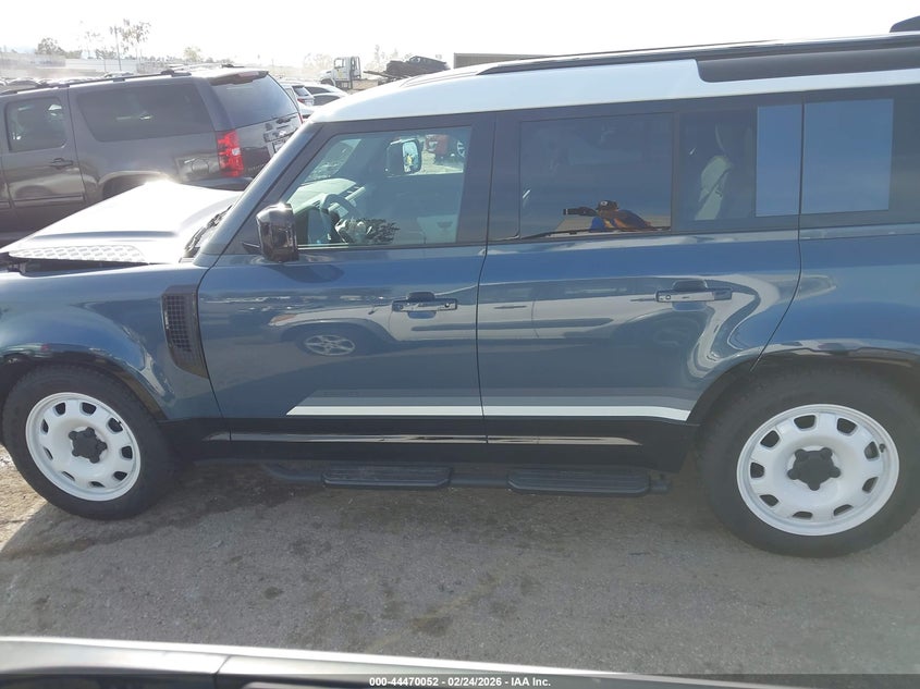 2025 Land Rover Defender 110 P400 S VIN: SALEJ7EU0S2464378 Lot: 44470052