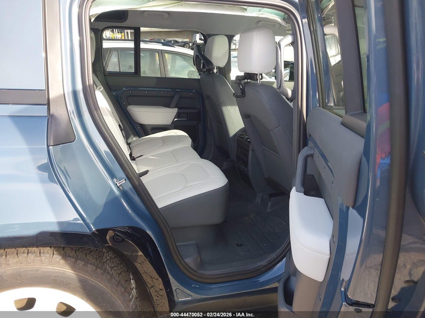 2025 Land Rover Defender 110 P400 S VIN: SALEJ7EU0S2464378 Lot: 44470052