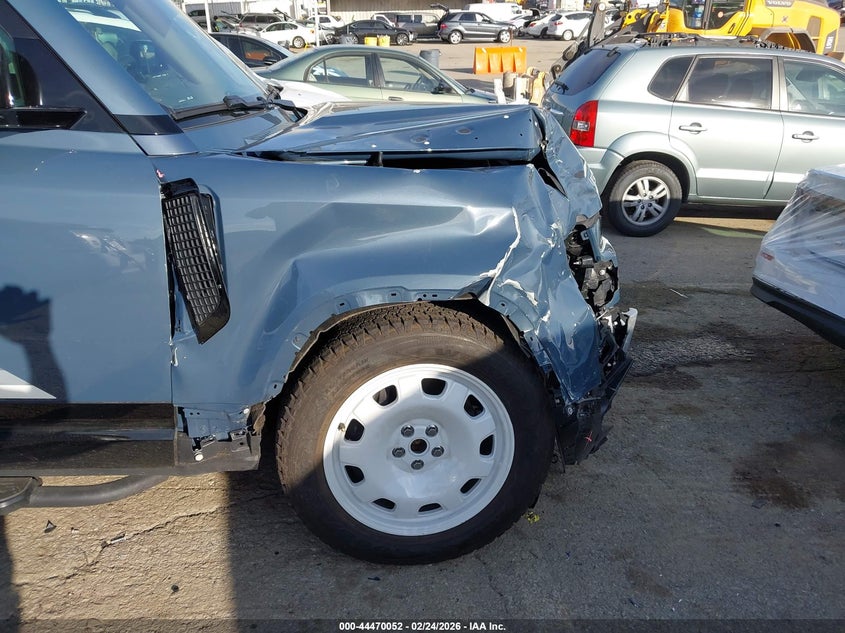 2025 Land Rover Defender 110 P400 S VIN: SALEJ7EU0S2464378 Lot: 44470052