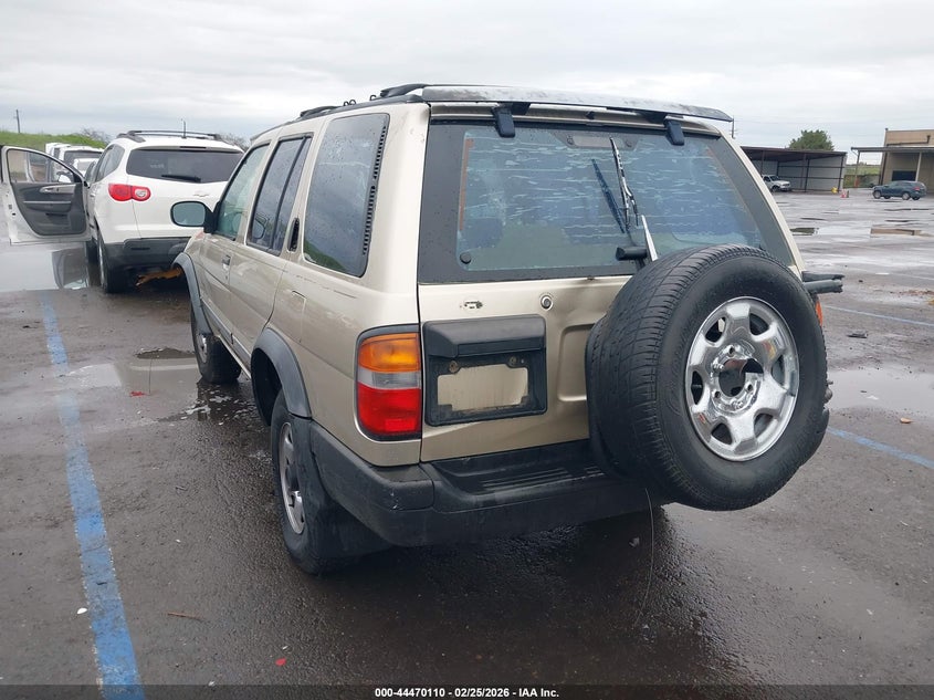 1997 Nissan Pathfinder Le/Xe