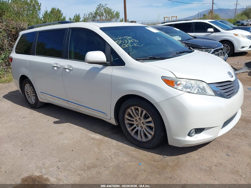 2015 Toyota Sienna Xle 8 Passenger