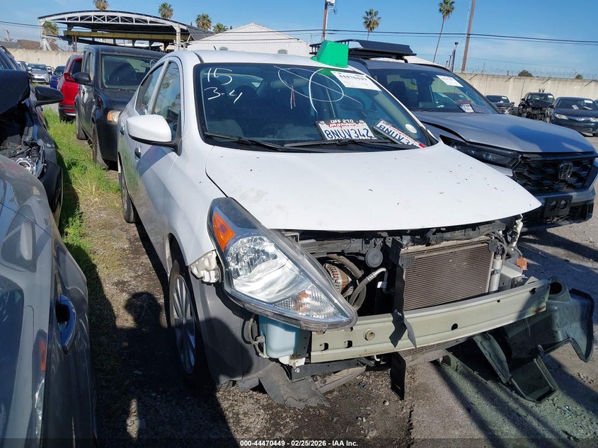 2016 Nissan Versa 1.6 S+