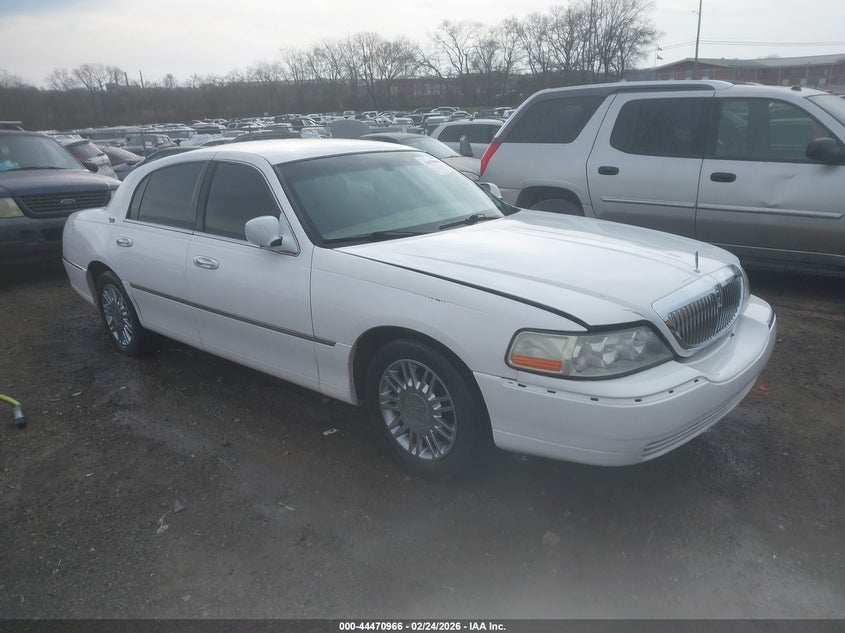 2008 Lincoln Town Car Signature Limited
