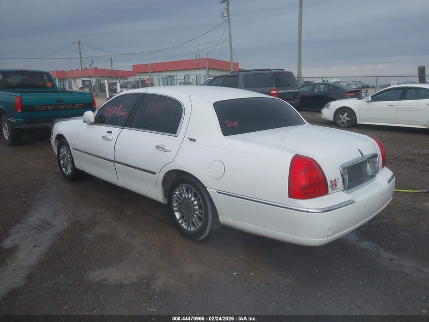 2008 Lincoln Town Car Signature Limited