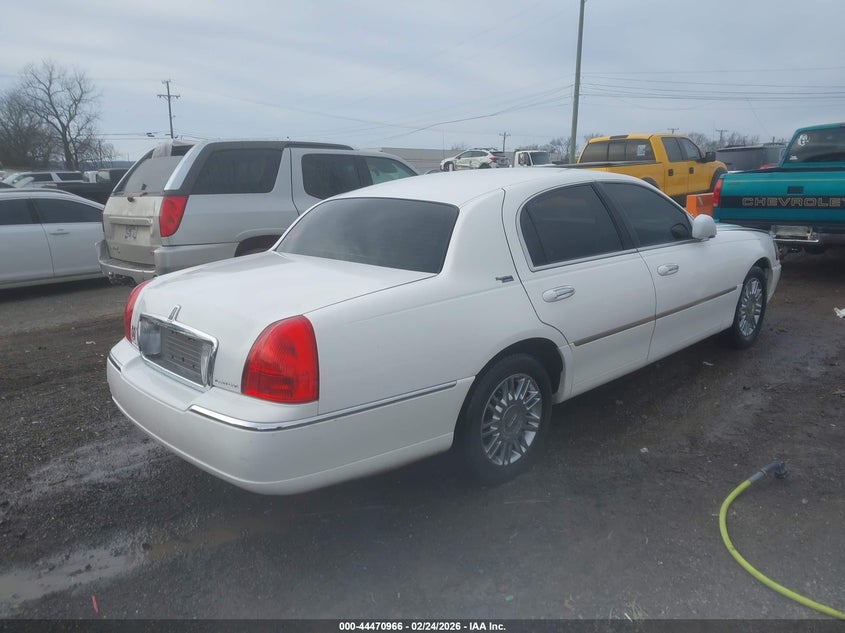 2008 Lincoln Town Car Signature Limited